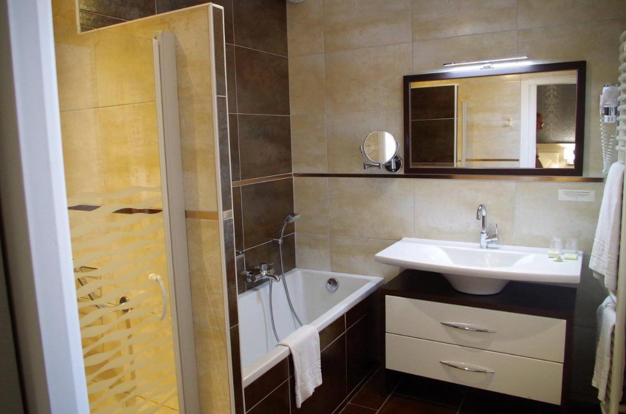 Hotel Et Appartements Les Platanes Thueyts Zewnętrze zdjęcie