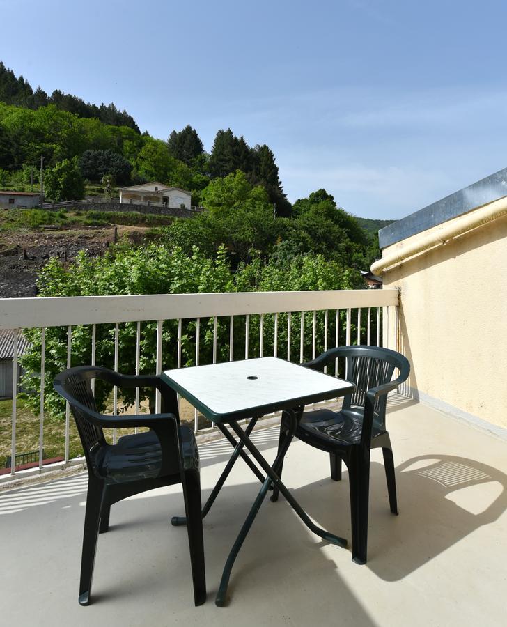 Hotel Et Appartements Les Platanes Thueyts Zewnętrze zdjęcie